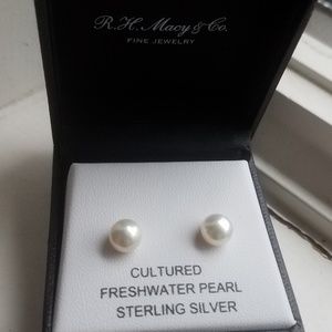 *SOLD* Sterling silver pearl stud earrings